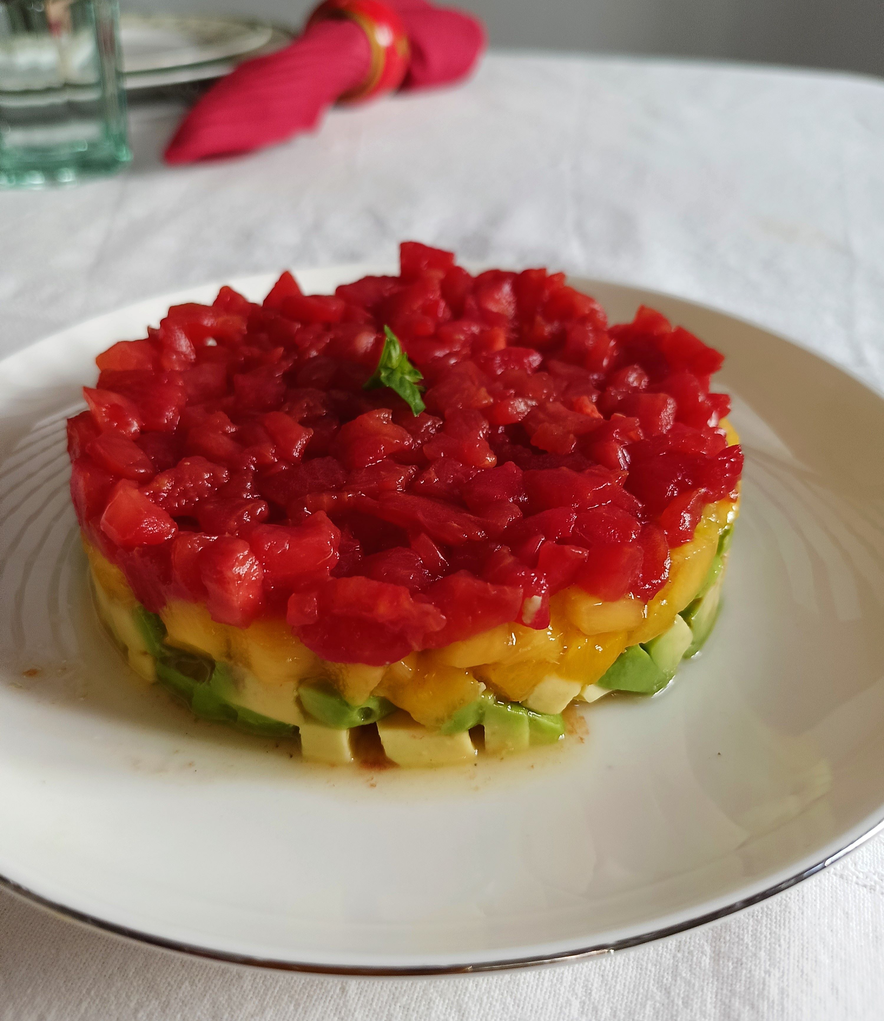 TARTAR DE BONITO (O DE TOMATE, EN VERSIÓN VEGETARIANA)