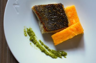 CORVINA CON POLENTA Y PESTO