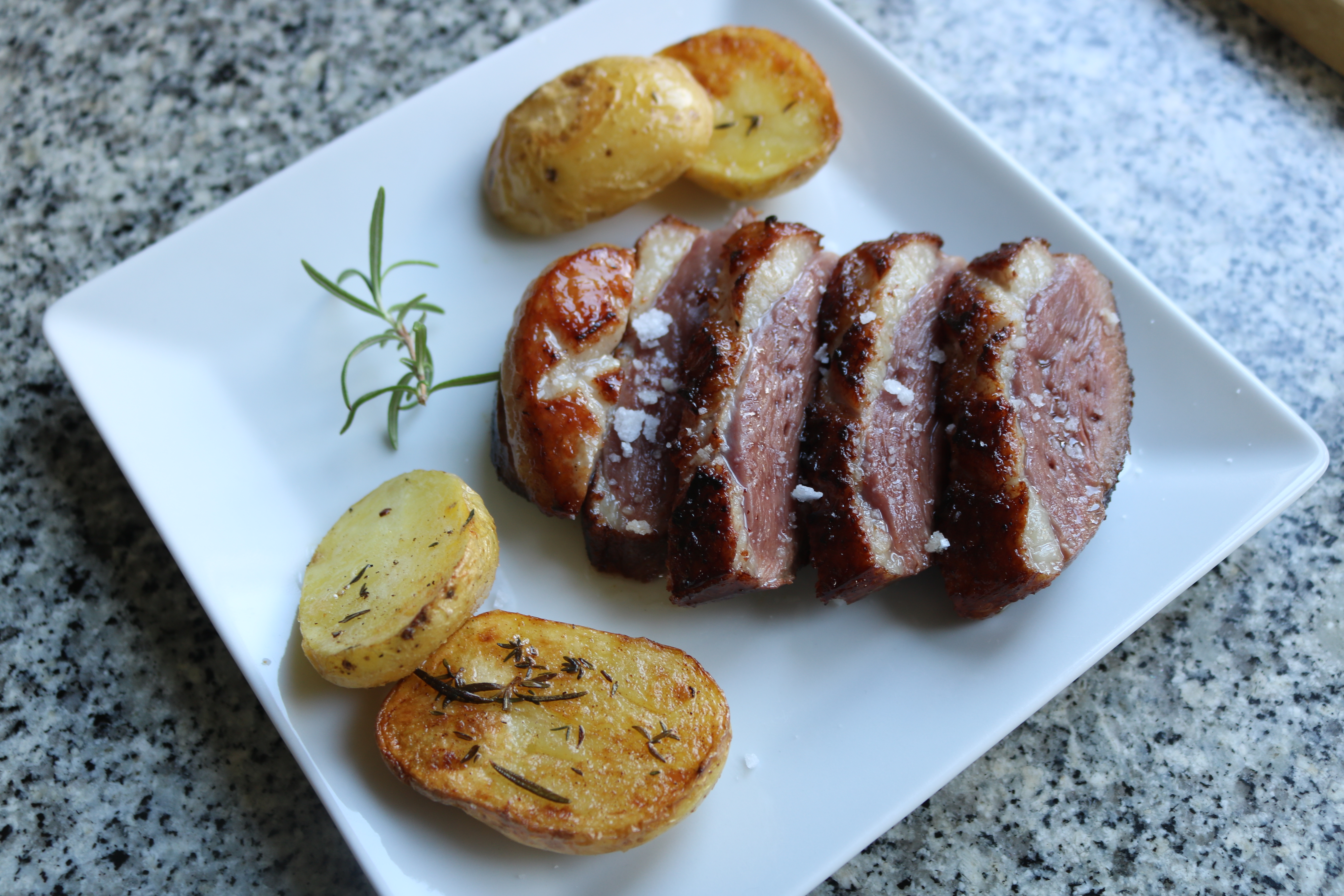 MAGRET DE PATO CON PATATAS AL MICROONDAS